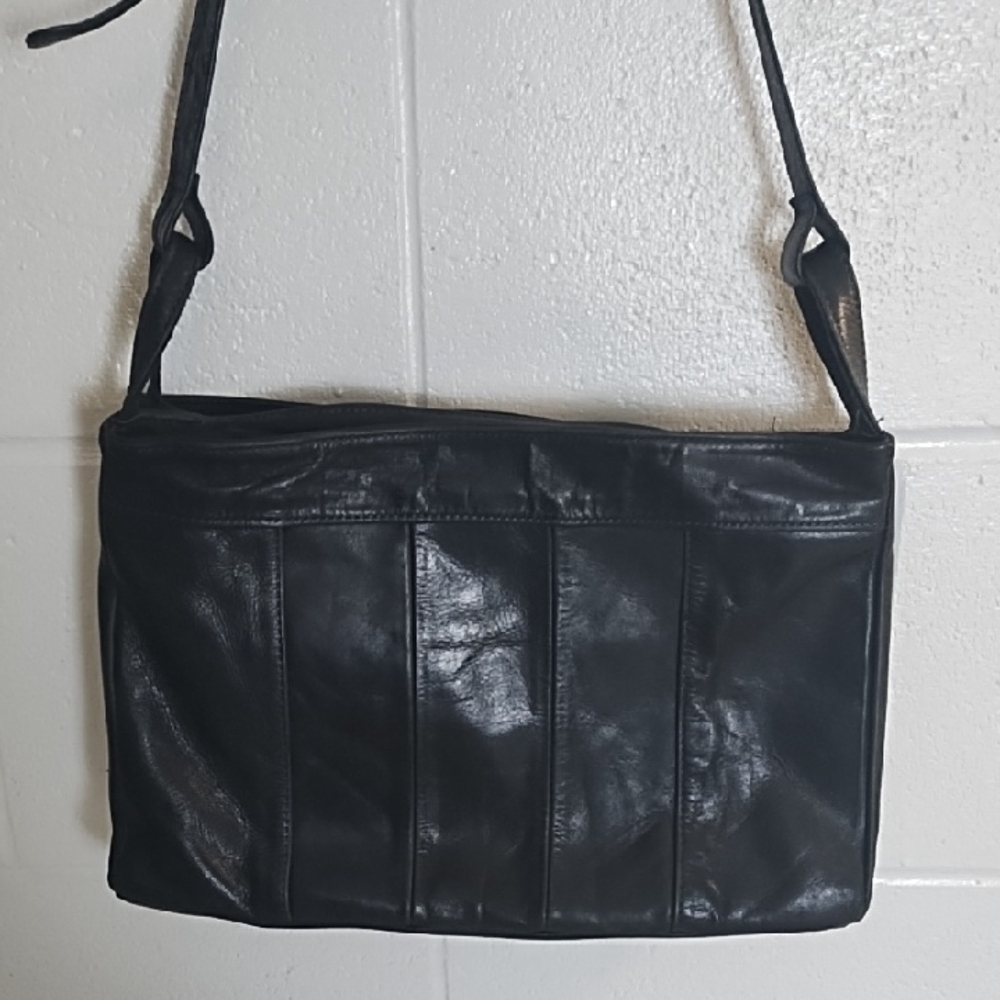 Black Leather Purse 12" Long X 4" Wide X 8" Height Adjustable Strap - Picture 15 of 16